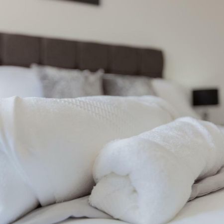 Leys Park Executive Apartments دنفرملاين المظهر الخارجي الصورة